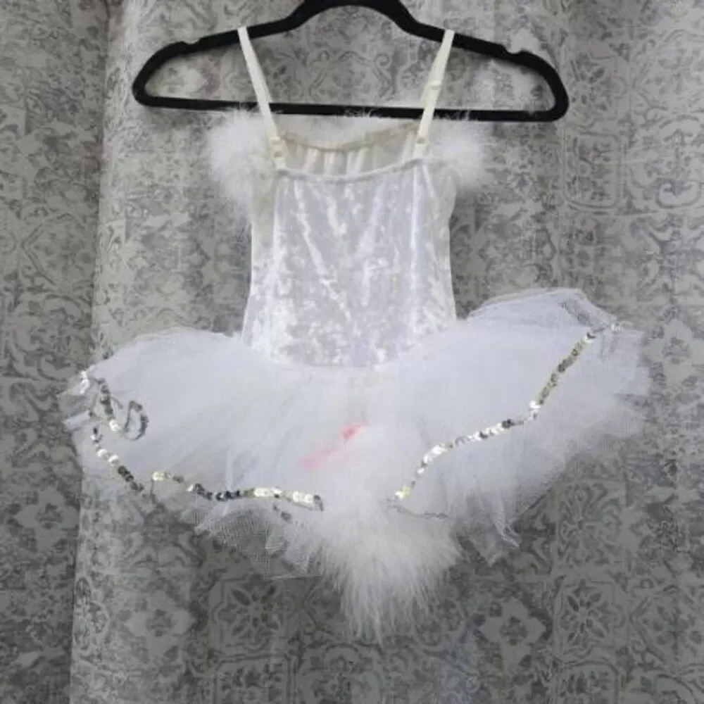 Cicci ballet dance costume leotard white bunny Child small crushed velvet tulle